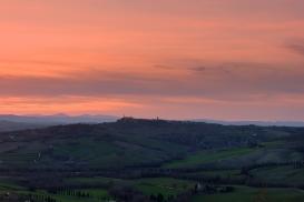 Monticchiello západ nad Pienzou