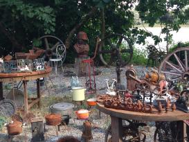 Bazar u cesty z kempu do Nantes